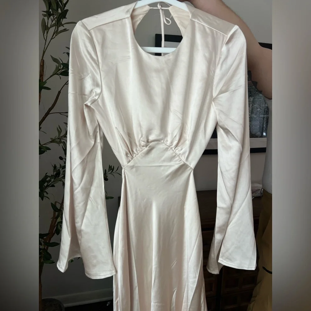 Selfie Leslie Elegant White Backless Dress - Picture 5 of 7